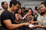 Aamir Khan visits Radio City in Bandra, Mumbai on 23rd June 2011 (2).JPG